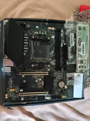 Placa mãe b550m placa mãe nova na garantia nunca usada 