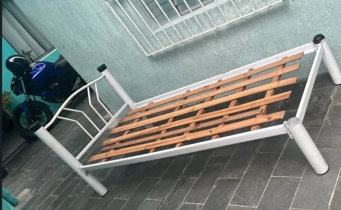 CAMA DE SOLTEIRO DE FERRO TODA DE ENCAIXE