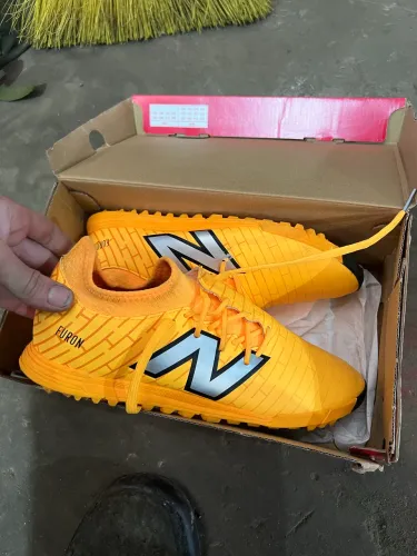 Chuteira Society new balance furon