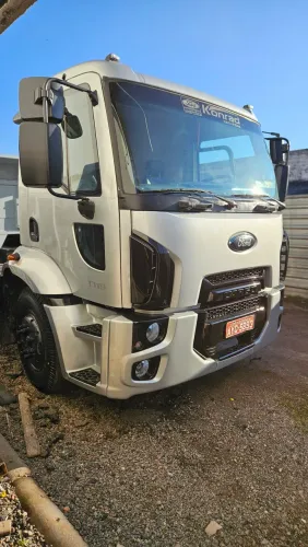 Ford cargo 1319 ano 2013