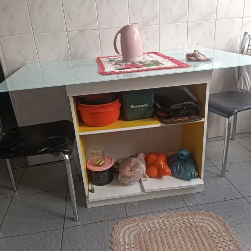 Vendo vidro tem 75 de largura 1,24 de comprimento altura 78 de altura