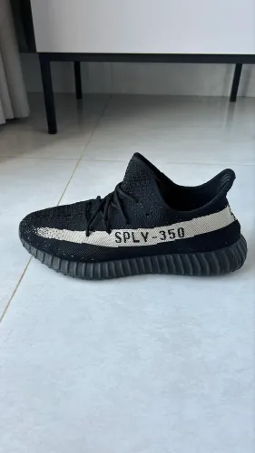 Yeezy Boost 350 V2 Oreo // Usado // 8/10 // Com a caixa
