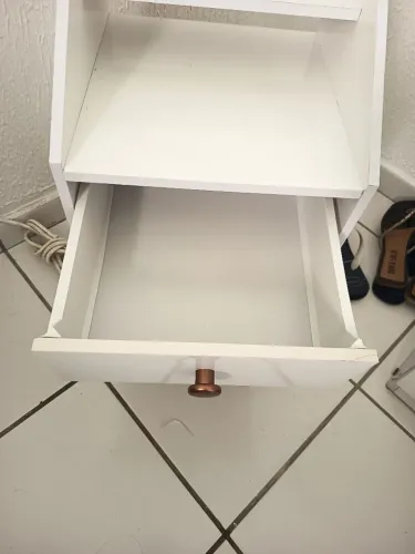 Quero vender um criado mudo
