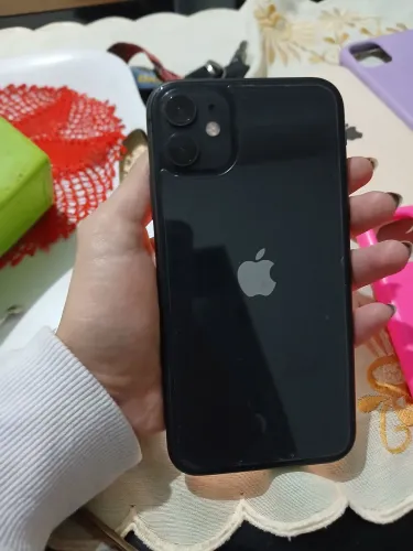 Iphone 11 com 4 capinhas de brinde