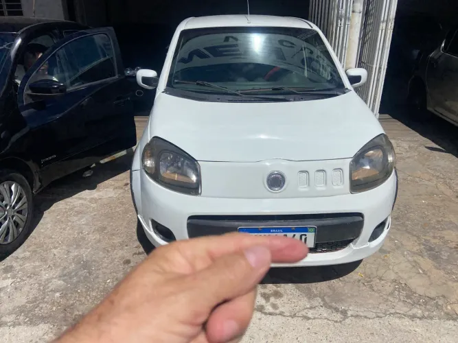 Fiat Uno Sporting 1.4 EVO Fire Flex 8V 4P 2012