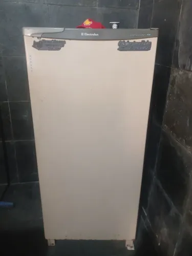 Geladeira funcionando excelente muito boa dou garantia
