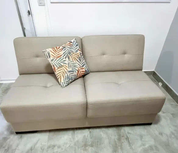 Sofa linho 2 lugares bege excelente estado