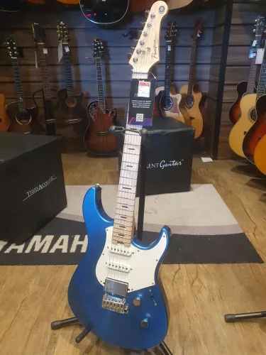 Guitarra Yamaha Pacifica stand Plus pacs+12 Sb