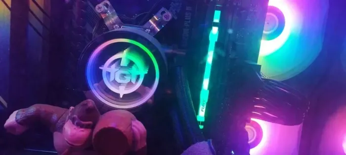 Memória Kingston FURY RGB DDR4 8GB 3600 MHz - Intel/AMD