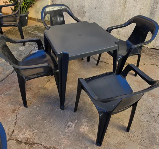 3 Jogos de Mesa e Cadeira Plástica