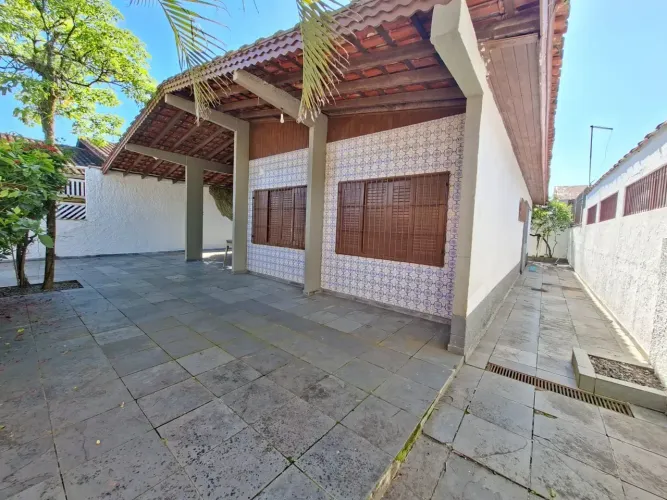 Térrea para aluguel possui 200 metros quadrados com 3 quartos em Caiçara - Praia Grande -