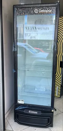 Expositor Gelopar refrigerado para bebidas 