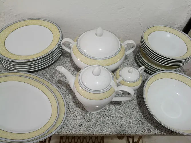 Vendo aparelho de jantar 48 peças nunca usado