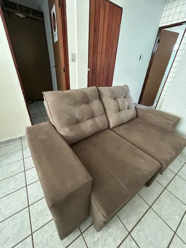 Sofá Retrátil de 2 Lugares em Suede - Faço Entrega ?