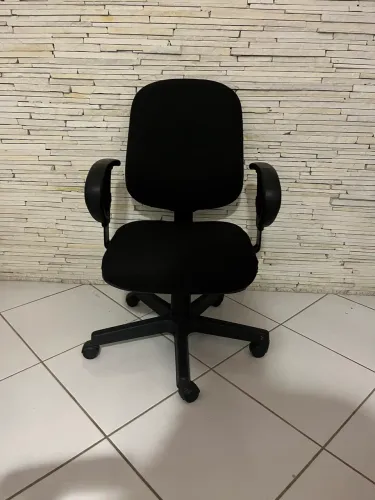 Cadeira de Escritório com Braços Reguláveis | Confortável e Ótimo Custo-Benefício