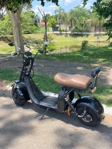 Scooter elétrica semi nova