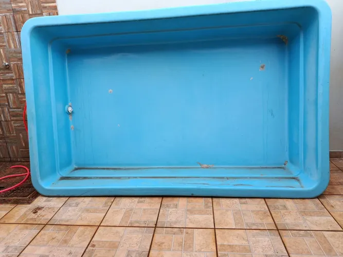 Vende se piscina