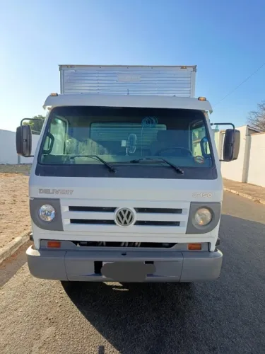 Caminhão VM Delivery 8-150 11/12 - Câmbio Manual - Único Dono - Motor Cummins - Chassi 5m