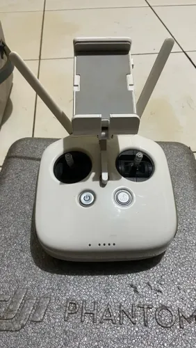 Controle do drone phantom 4 pro e 2 baterias