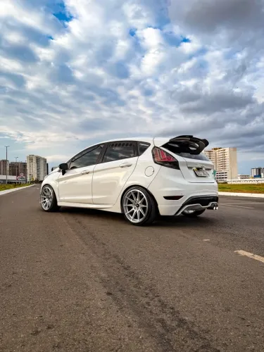 Ford Fiesta 1.6 16V Flex Mec. 5P 2015