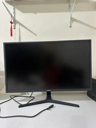 Monitor Profissional Samsung 32 LED 4K UHD, 60Hz, 4ms, HDMI e DisplayPort, 138% sRGB
