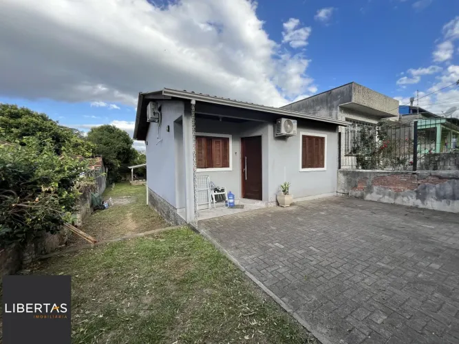 Casa com pátio grande semi-mobiliada no Bairro Camaquã.