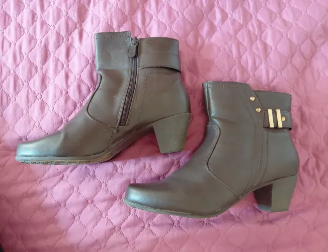Bota feminina cano curto