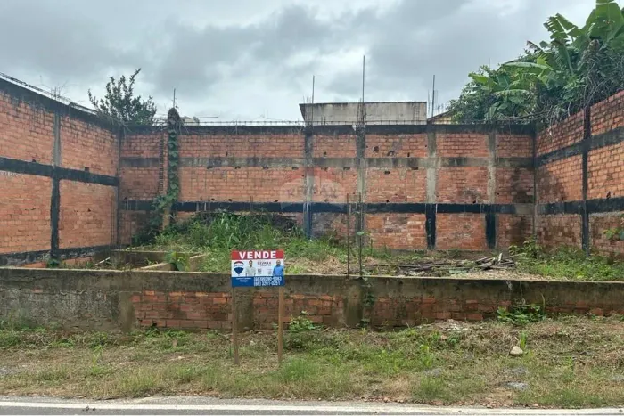 Terreno Exclusivo à Venda no Bairro Urupá com Frente para Área Verde