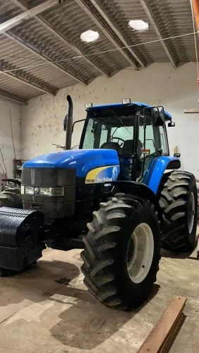 Trator new Holland modelo TM 7040
