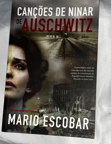 Livro canções de ninar de Auschwitz