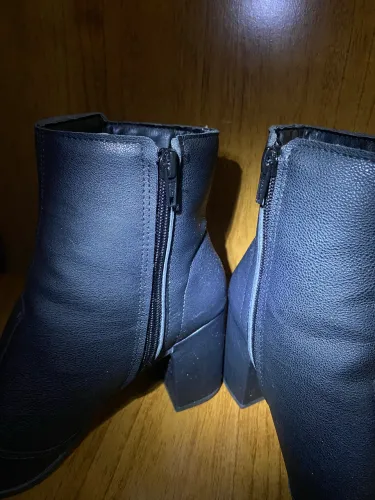Bota cano curto salto bloco 
