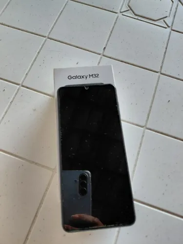 Celular M32 em EXCELENTE ESTADO!