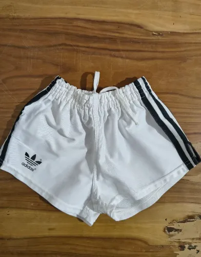Short Adidas vintage infantil