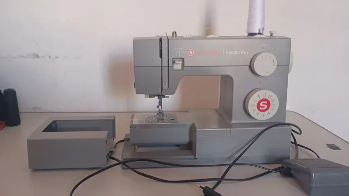 Máquina Singer facilita pro