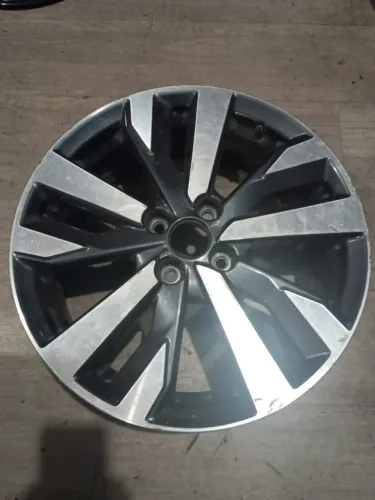 1 Roda Aro 17 Nissan New Versa 2019 2023 Diamantado Original