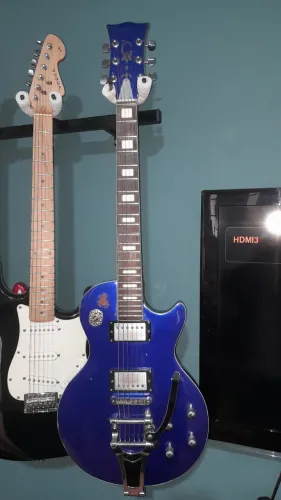 Guitarra Les Paul com Bigsby 