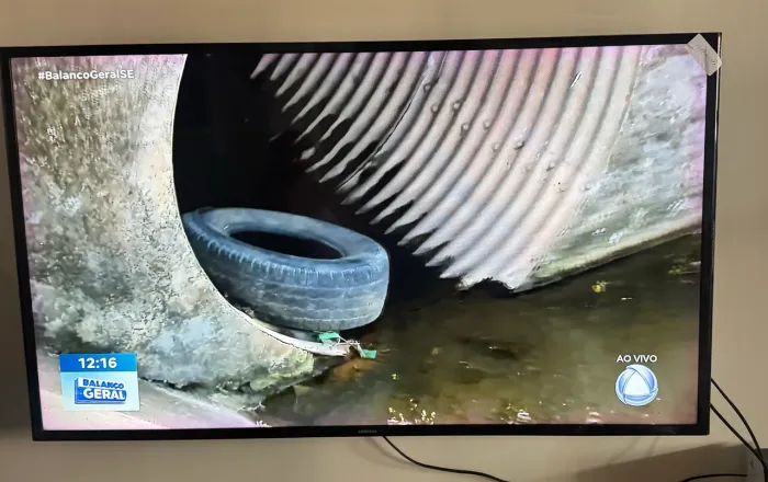 Tv Samsung 49 polegadas, ótimo estado, só não funciona a conexão com a internet