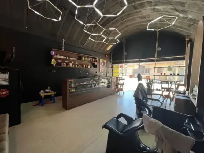Passo o ponto: Barbearia, tabacaria, estúdio de tatuagem e barzinho
