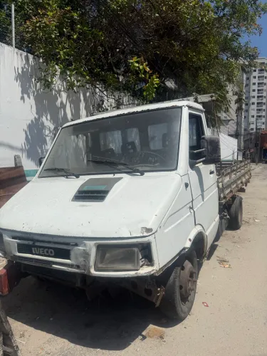 Caminhão a venda