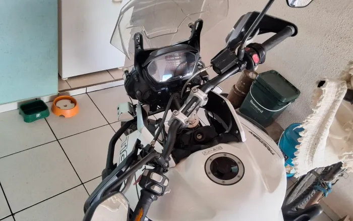 Vendo Triumph Linda Só R$52.000,00, baixei, corre, R$49.000,00...