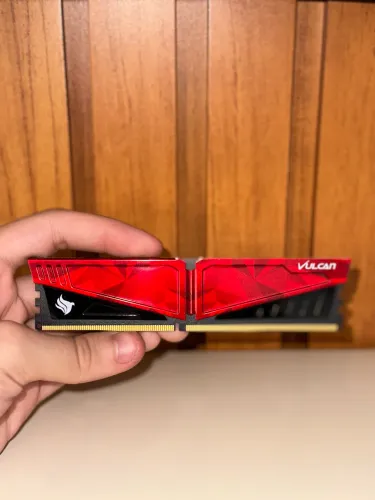 Memória RAM 8GB DDR4 3200MHz Team Group Vulcan (Impecável)