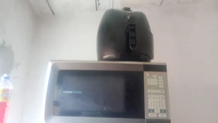 Vende se microondas todo bom