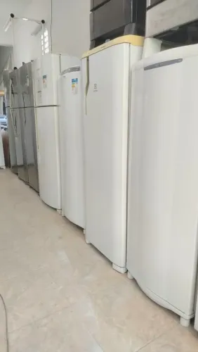 Vários modelos de Geladeiras