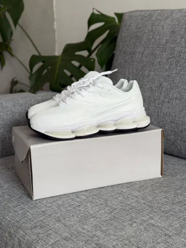 Tênis New Balance 2000