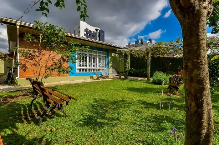 Casa Residencial para Venda no Bairro Bacacheri
