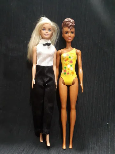 2 bonecas barbies