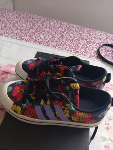Tênis Adidas Floral