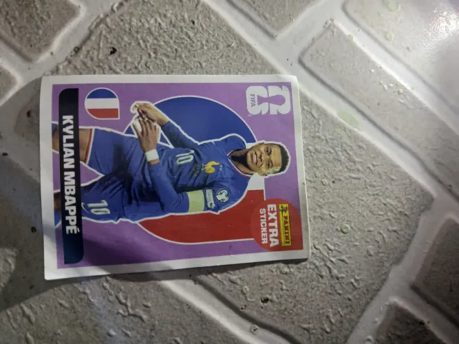 Carta de mbappe roxa rara