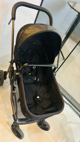 Carrinho bebê Moisés com bebê conforto e base Galzerano 