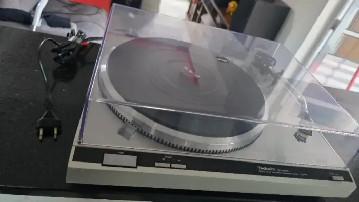 Toca-Discos Technics SL-Q2 Direct Drive - Semi-Automático (Japão) - Praticamente Novo